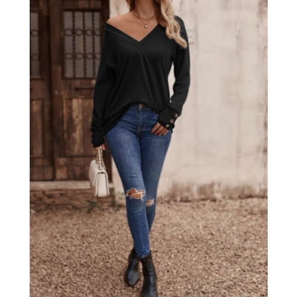 Black button cuff V neck top - Picture 5 of 6